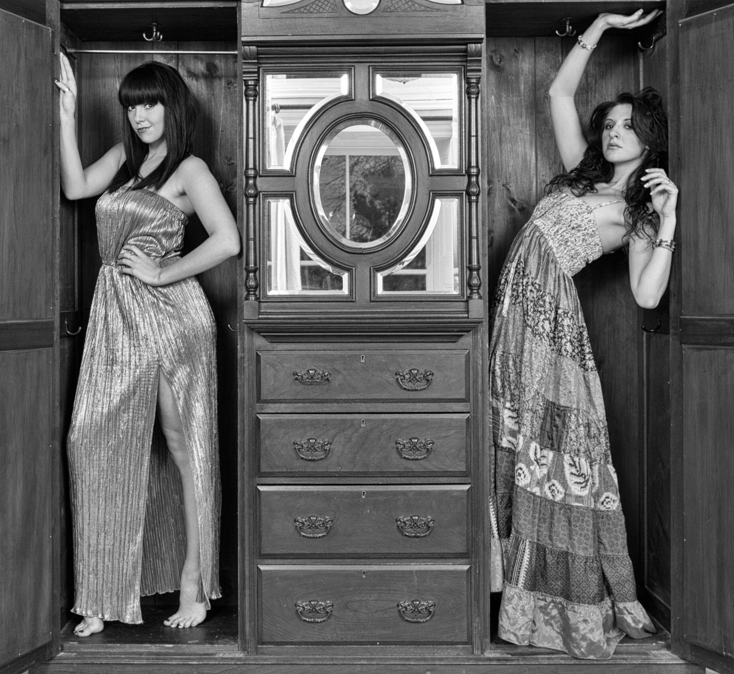 Black and White Wardrobe – Cheryl and Sammi Jo